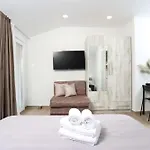 Nioplias Luxury Пефкохори