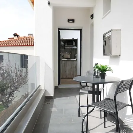 Nioplias Luxury شقة فندقية بيفكوهوري