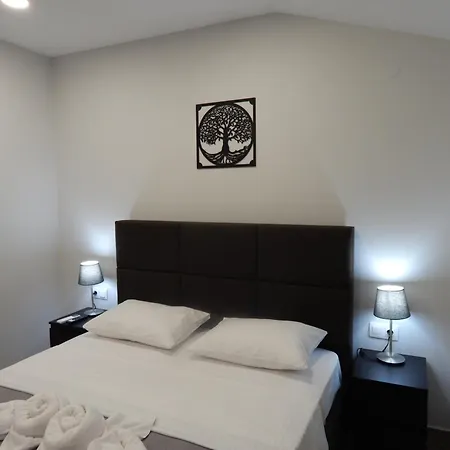 Nioplias Luxury شقة فندقية 3*