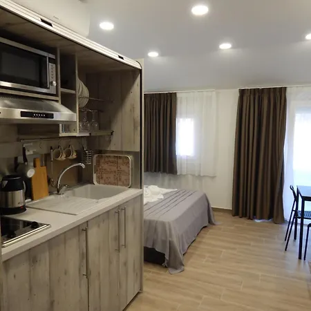 Nioplias Luxury شقة فندقية بيفكوهوري