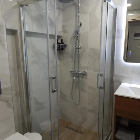 Nioplias Luxury شقة فندقية