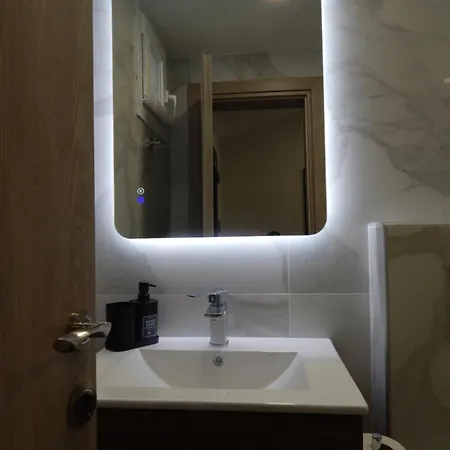 Nioplias Luxury شقة فندقية