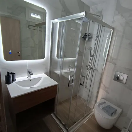 Nioplias Luxury شقة فندقية