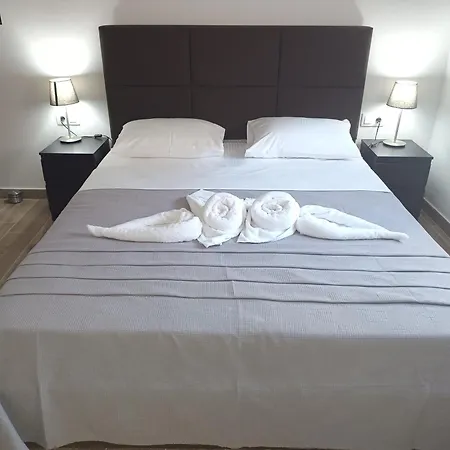 Nioplias Luxury شقة فندقية 3*