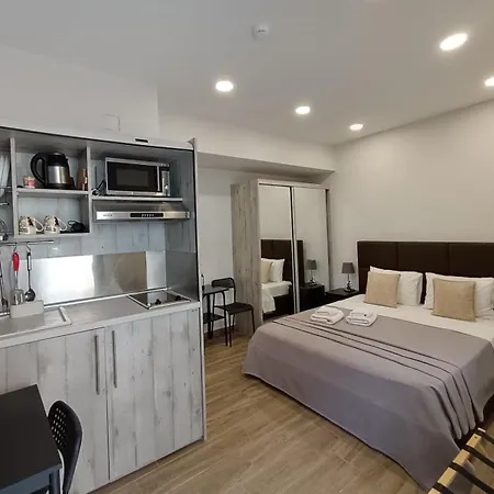 Nioplias Luxury شقة فندقية 3*