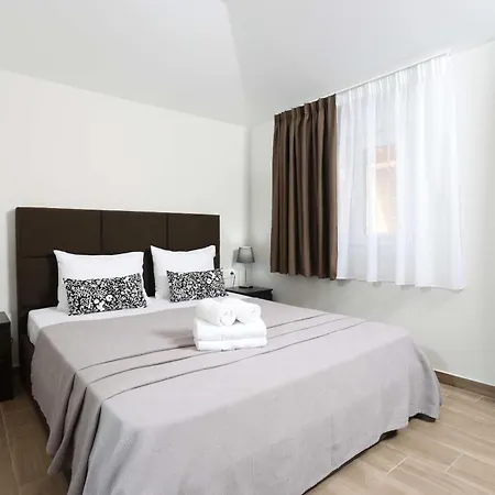 Nioplias Luxury شقة فندقية